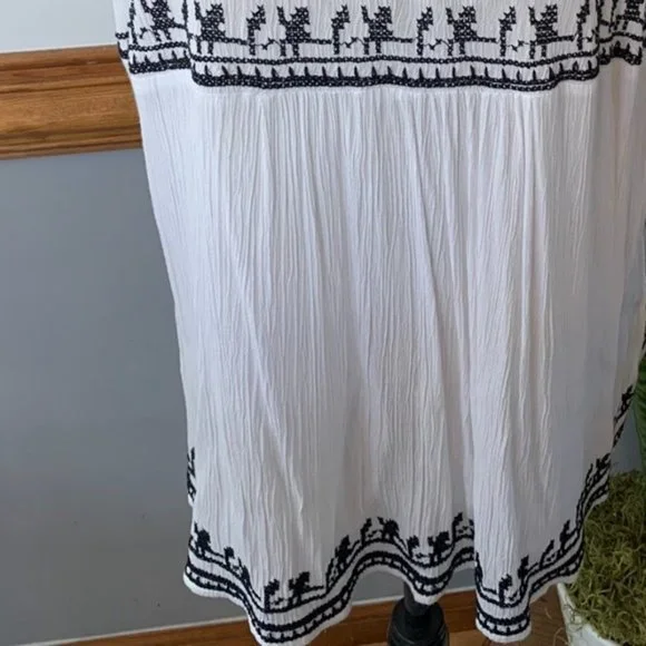 short sleeve blouse - Picture 1 of 4